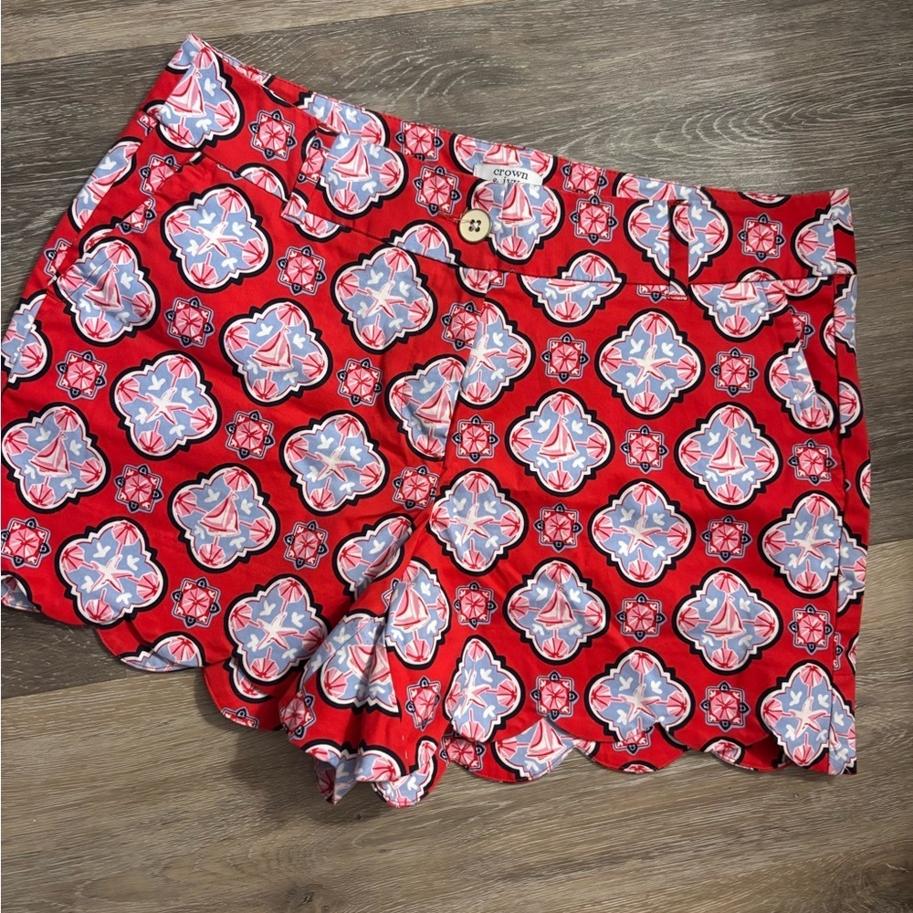 Crown & Ivy Red nautical/ Sailboat scallop hem Women’s Shorts Sz 10 petite NWOT